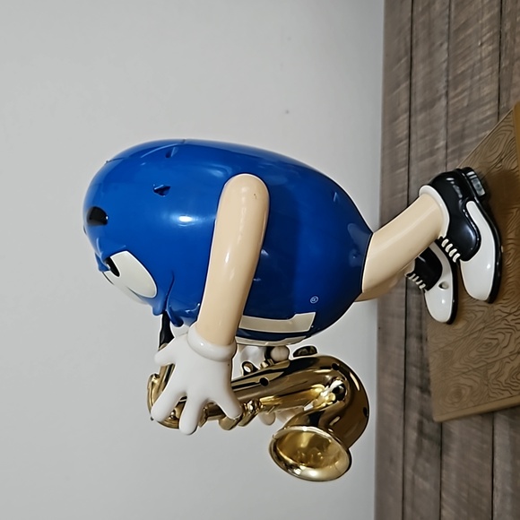 M&M BLUE Saxophone player - Picture 4 of 5